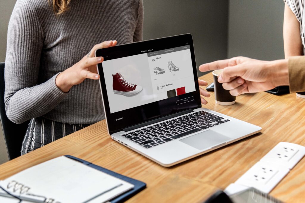 Real-time 3D fashion product configurator with fabric customization options